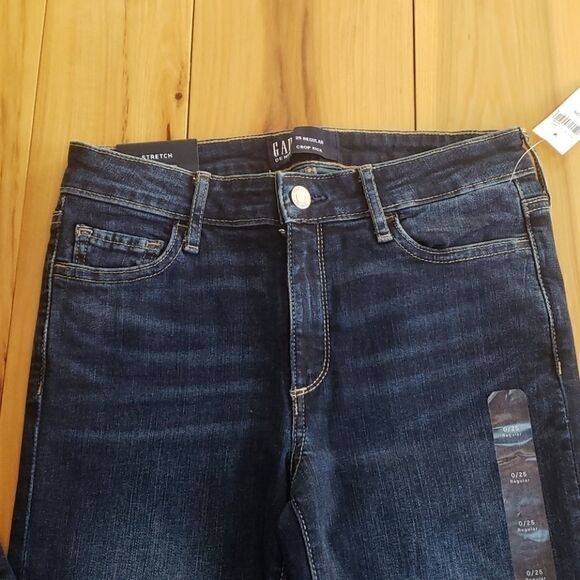 GAP CROP KICK STRETCH MID-RISE DARK WASH JEANS,  SIZE 0/25  - NEW - Picture 2 of 11